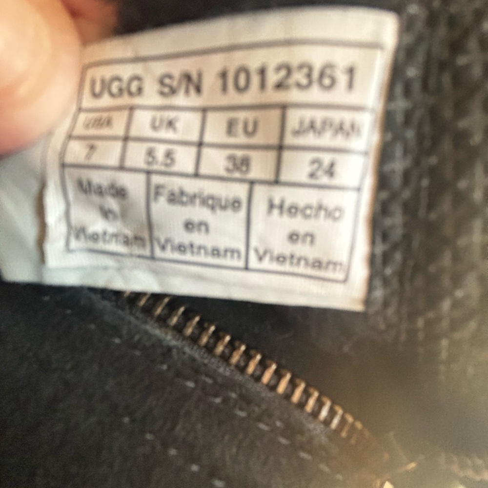 UGG Boots - Picture 5 of 7